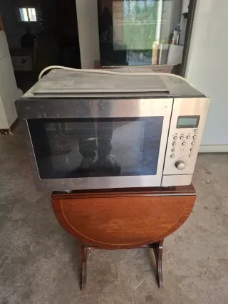 Microondas empotrable plateado