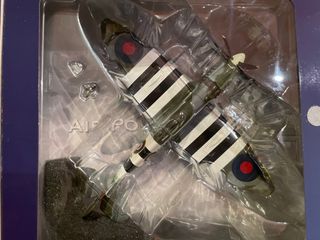 1:48 HOBBY MASTER Maqueta Spitfire Mk. XIV HA7109