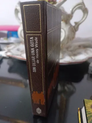 Novela:Sin dejar una gota ,de Herry wade