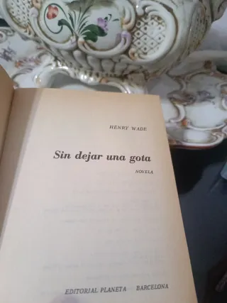 Novela:Sin dejar una gota ,de Herry wade