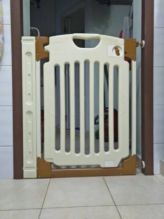 Puerta barrera seguridad infantil