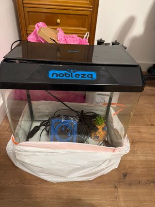 Acuario Nobleza 30L con filtro Eheim