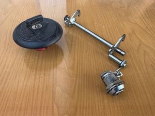 Derbi GPR 75 Tapón depósito y cierre asiento