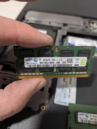 Samsung 4GB y 2GB DDR3 PC3-12800S RAM