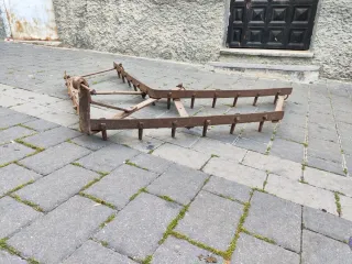 Rastrillo para mulos antiguo