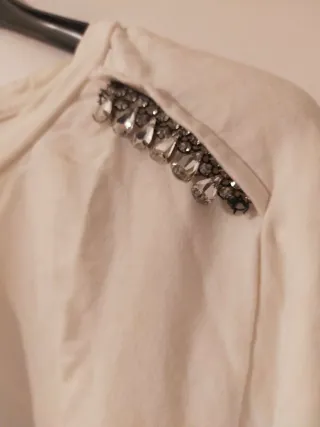 Maglione bianco con decorazioni