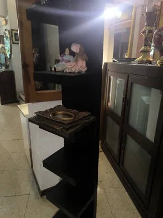 Estantería negra de madera