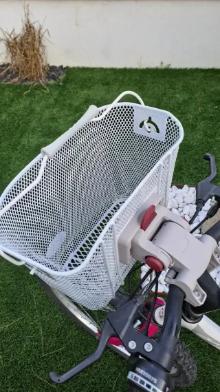 Bicicleta infantil blanca y rosa. 6-11 años.