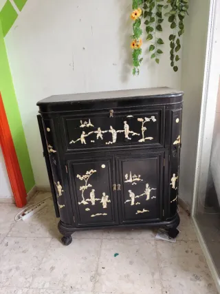 Mueble Bar Estilo Chino Negro y Dorado