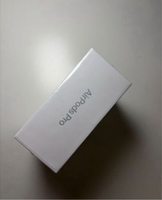 AirPods di iPhone Apple Bianchi