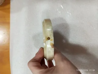 Soporté  de  ,piedra natura l de mármol con agujer