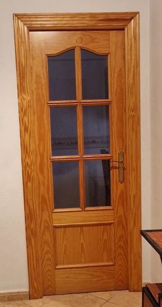 Puerta madera maciza