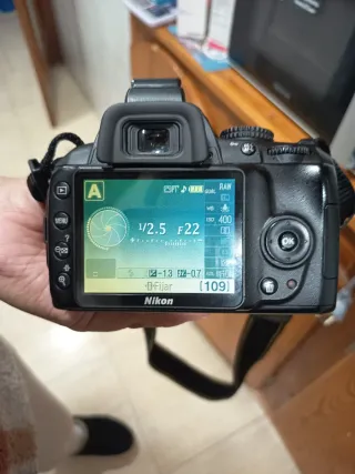 Fotocamera digitale Nikon D3000 con obiettivo 35-80mm