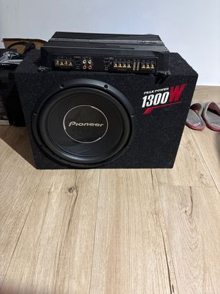 Subwoofer Pioneer 12 con Amplificador Sony