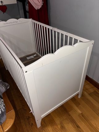 Cuna de bebé blanca