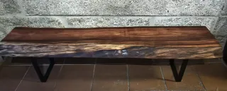 Banco de madera de carballo con patas metálicas