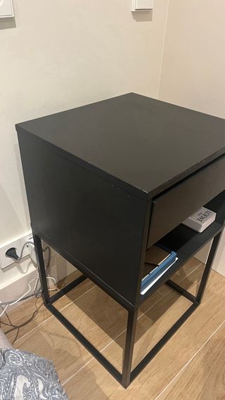 Due Comodini Neri Moderni