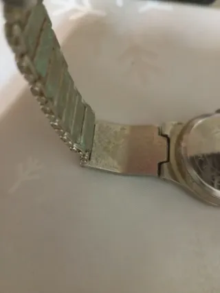 Reloj Omega Negro y Plateado