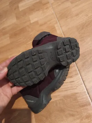 Botas nieve montaña Quechua moradas número 27