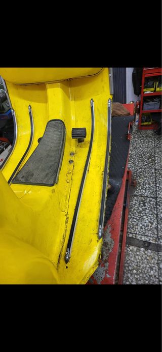 Vespa 125cc SL 1975 Amarilla