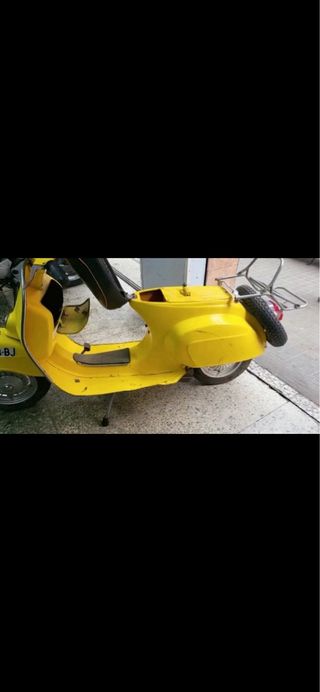 Vespa 125cc SL 1975 Amarilla