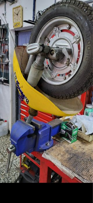 Vespa 125cc SL 1975 Amarilla