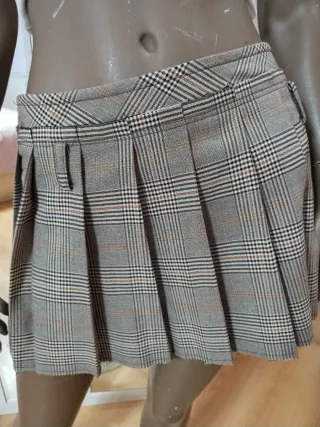 Falda estilo escocés beige y marrón