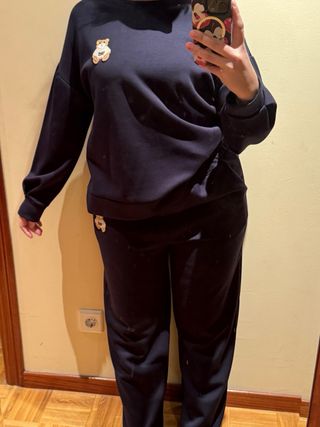 Conjunto de chándal con osito