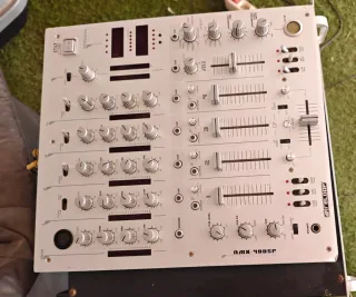 Mesa de mezclas Reloop RMX-40DSP Potencia Altavoz