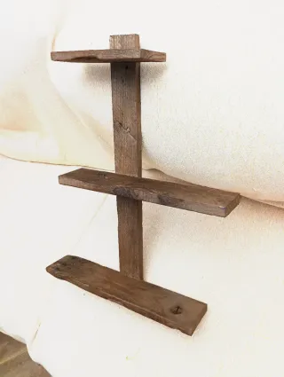 Estantería de madera rústica de palets