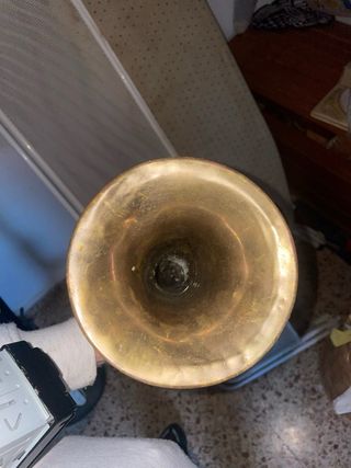 Trompeta antigua de latón