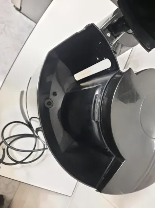 Cafetera SilverCrest + 300 filtros + 6 tazas- 24 €