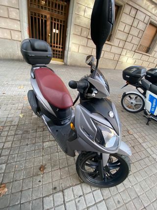 Moto 125 SYM Symphony SR 2023 con tan solo 8700km