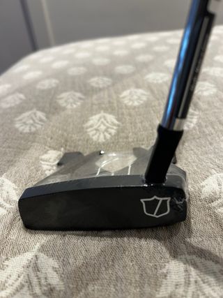 Putter Wilson Infinite Buckingham Mujer 33”.