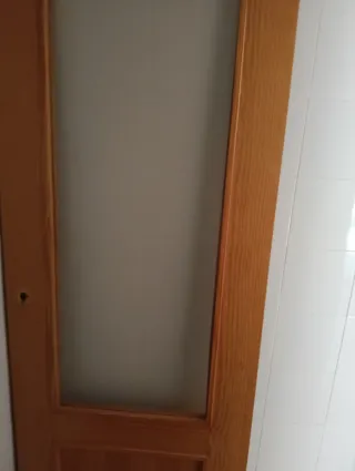 Puerta de roble con cristal