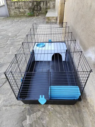 Jaula para conejos/cobayas negra y azul