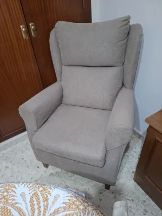 Sillón cómodo beige y marrón