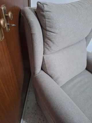 Sillón cómodo beige y marrón