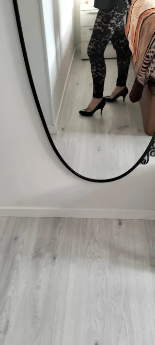 Pantalón pitillo encaje negro sin estrenar