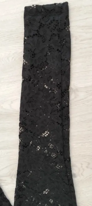 Pantalón pitillo encaje negro sin estrenar