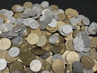 Màs de 1 kg monedas 5 y 1 pesetas