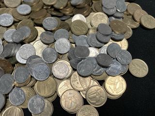 Màs de 1 kg monedas 5 y 1 pesetas