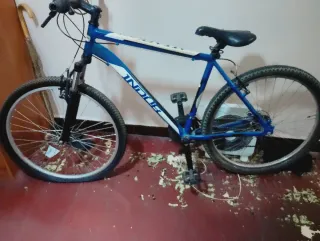 Bicicleta Montaña 27.5 la rueda delantera está pin