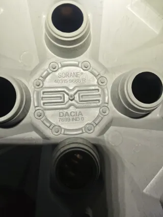 Juego 4 Tapacubos Dacia llanta R15