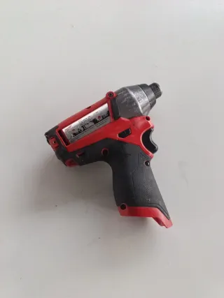 ATORNILLADOR DE IMPACTO MILWAUKEE M-12 CID