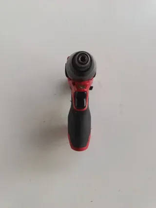 ATORNILLADOR DE IMPACTO MILWAUKEE M-12 CID