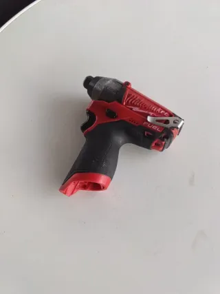 ATORNILLADOR DE IMPACTO MILWAUKEE M-12 CID