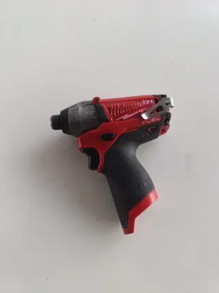 ATORNILLADOR DE IMPACTO MILWAUKEE M-12 CID