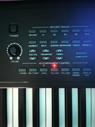 Piano digital 88 teclas con mueble y pedal