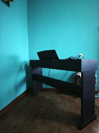Piano digital 88 teclas con mueble y pedal